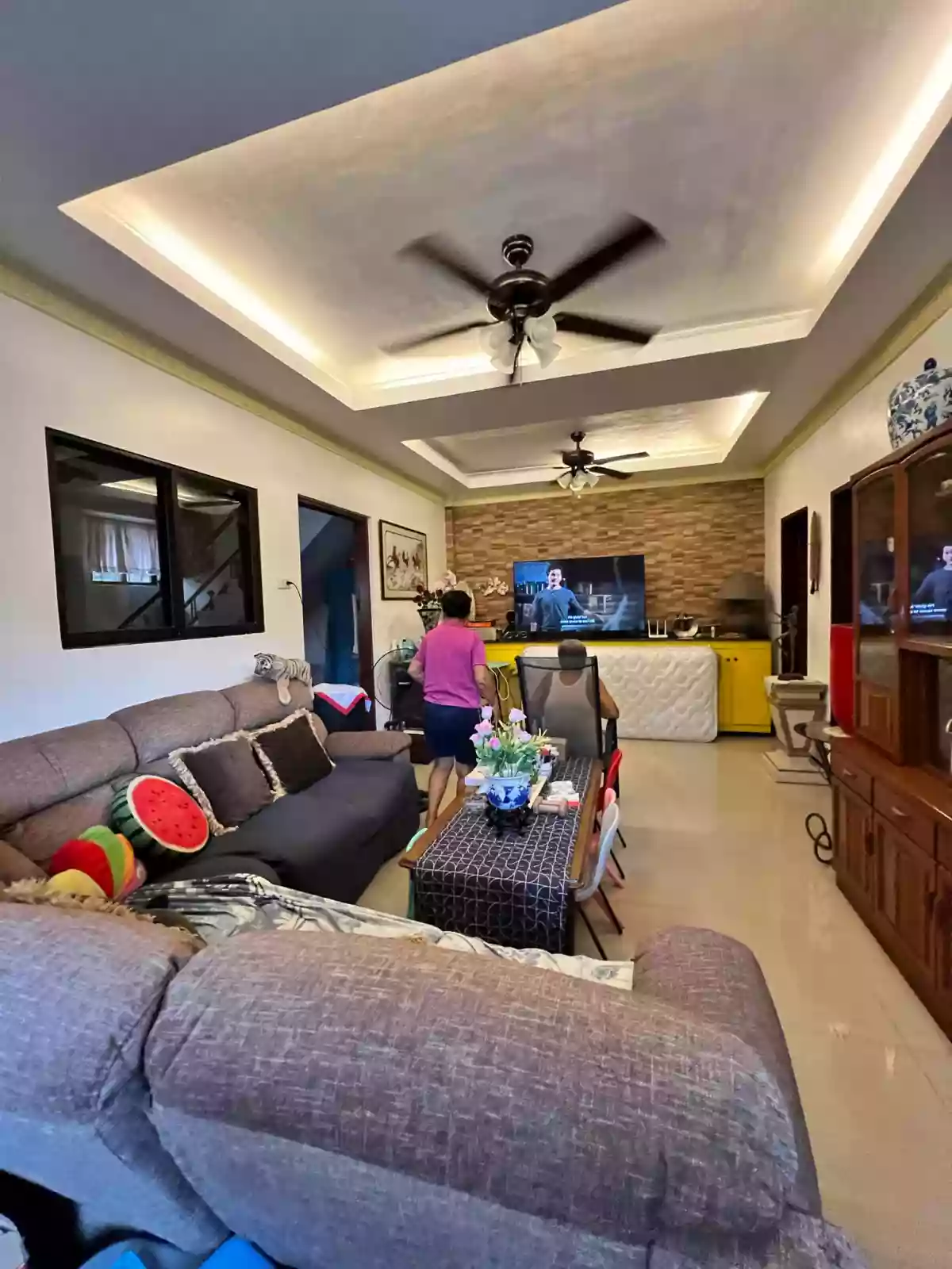 INCOME GENERATING PROPERTY 3 COMMERCIAL UNITS WITH 3 STOREY HOUSE AND 5 APARTMENTS — Apartment in Cebu, Philippines — Photo 7