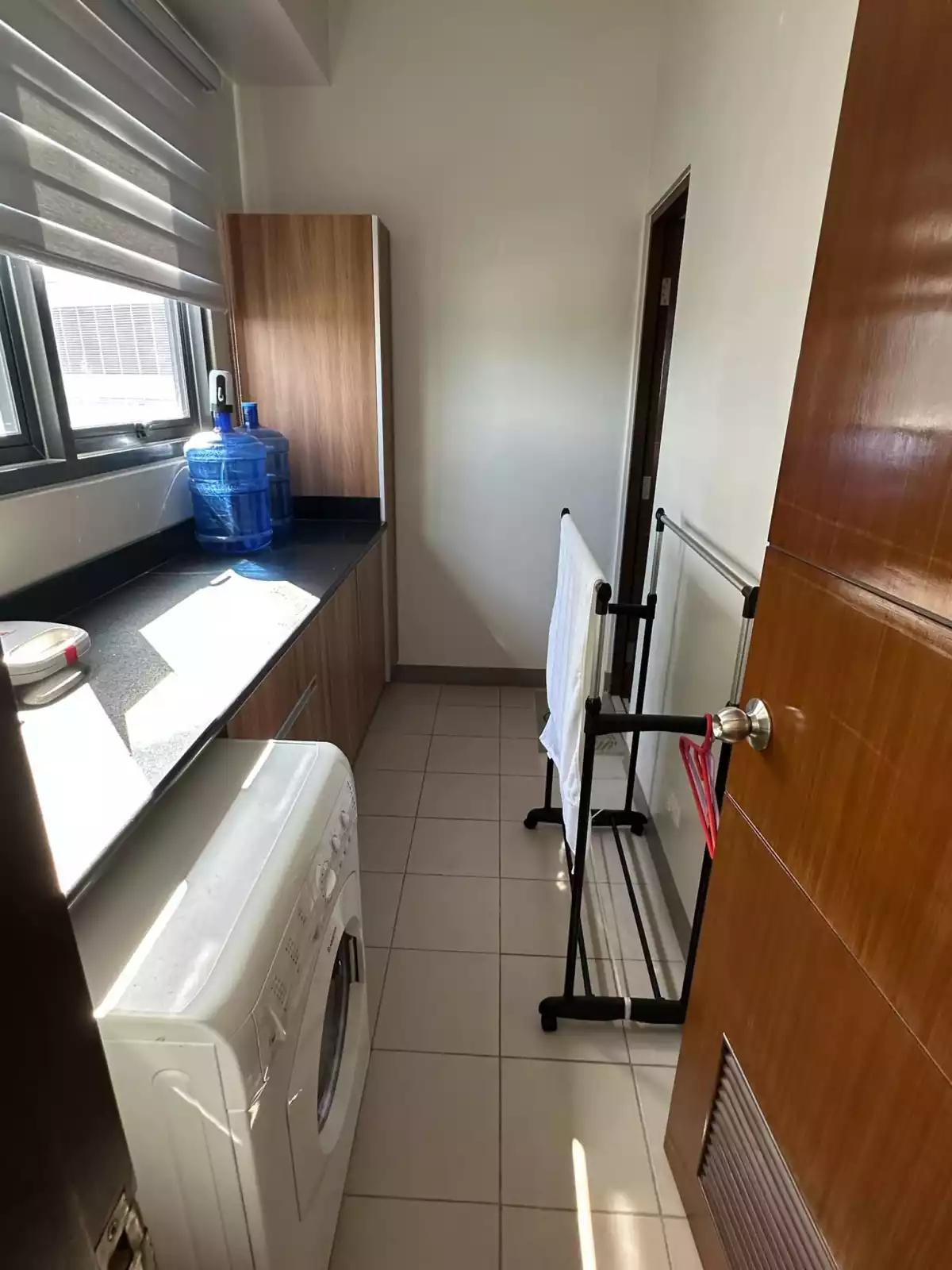 Mactan Newtown Condo for Sale with parking — 2 Bedrooms in Lapu-Lapu City, Cebu, Philippines — Photo 2
