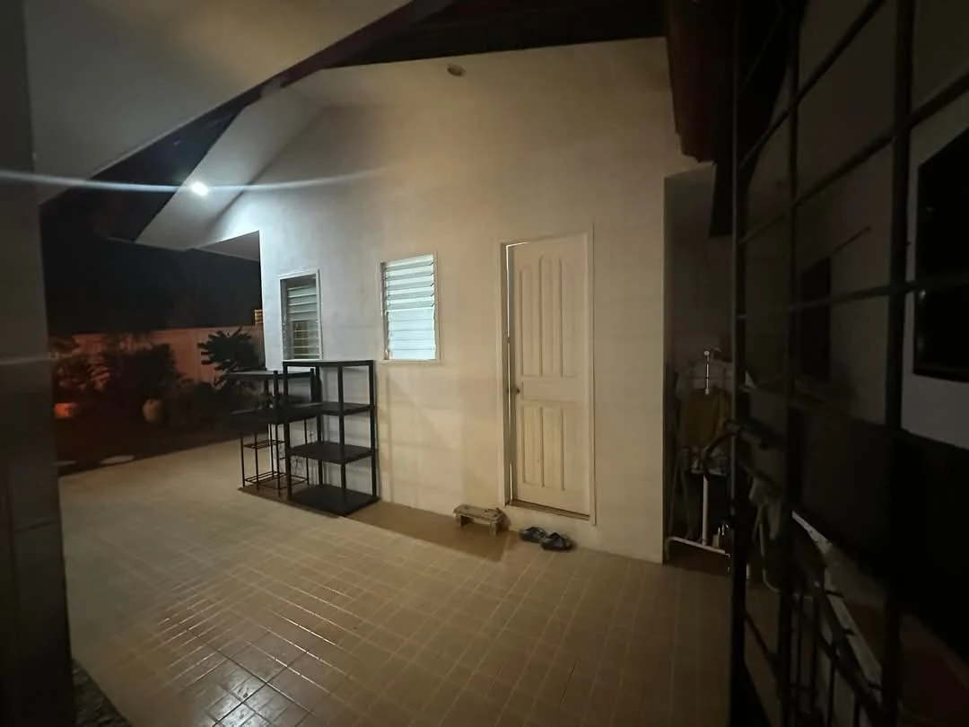 Open photo 15 of 20 — HOUSE & LOT @ FLORES VILLAGE FULLY FURNISHED