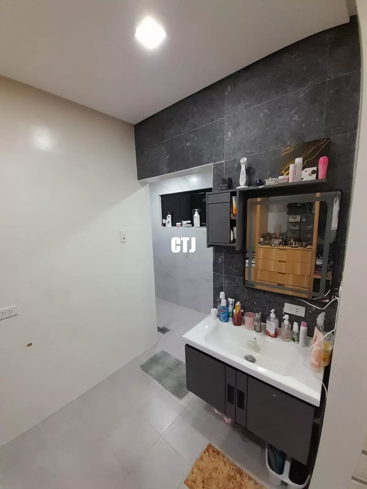 RUSH ASSUME / SALE RARE CORNER HOUSE AND LOT IN TALAMBAN CEBU CITY — House and Lot in Upper Bacayan, Cebu City, Cebu — Photo 5