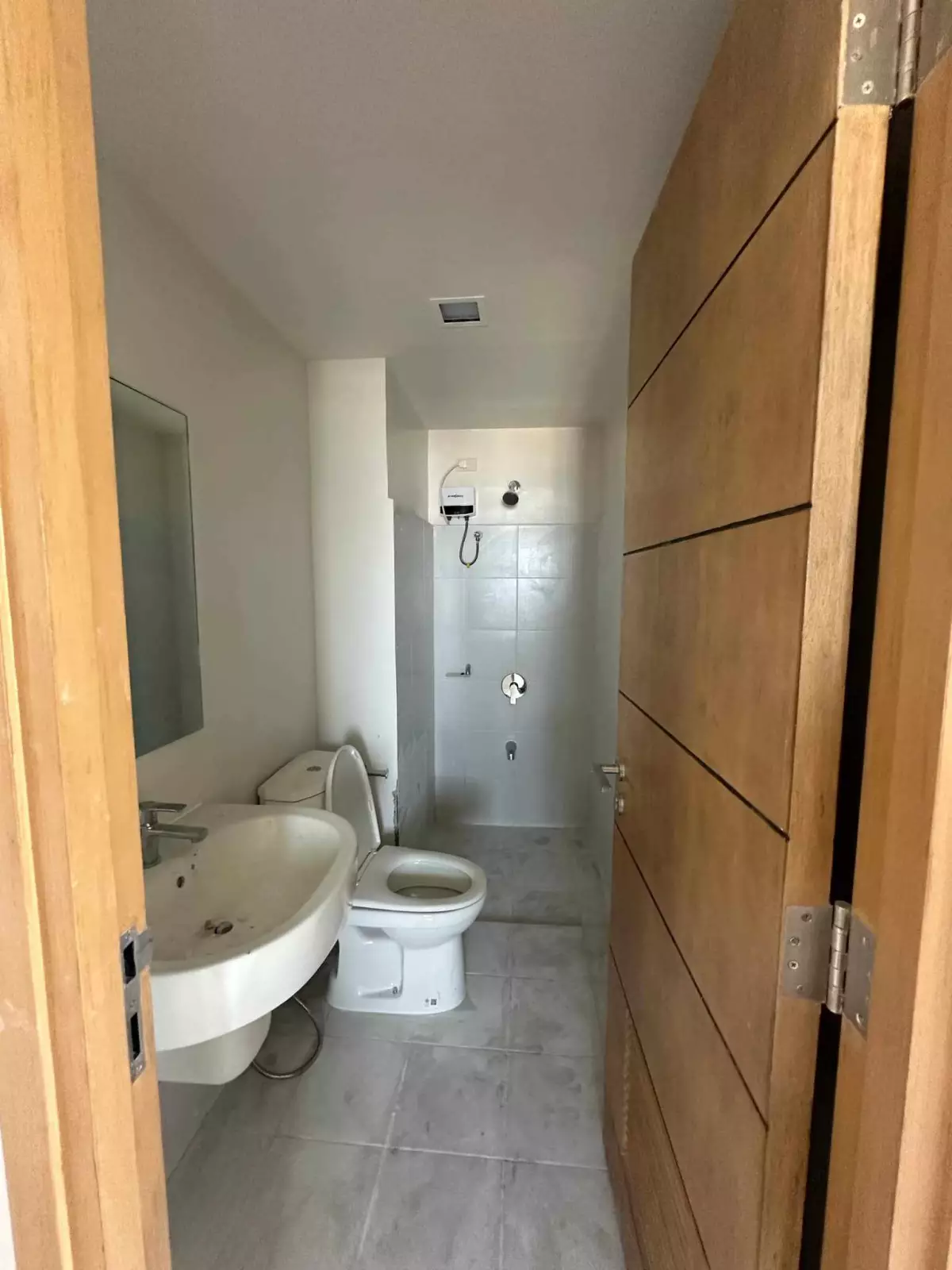 2 Bedroom Condo- Taft East Gate — 2 Bedrooms in Pope John Paul II Avenue, Cebu City, Central Visayas — Photo 5