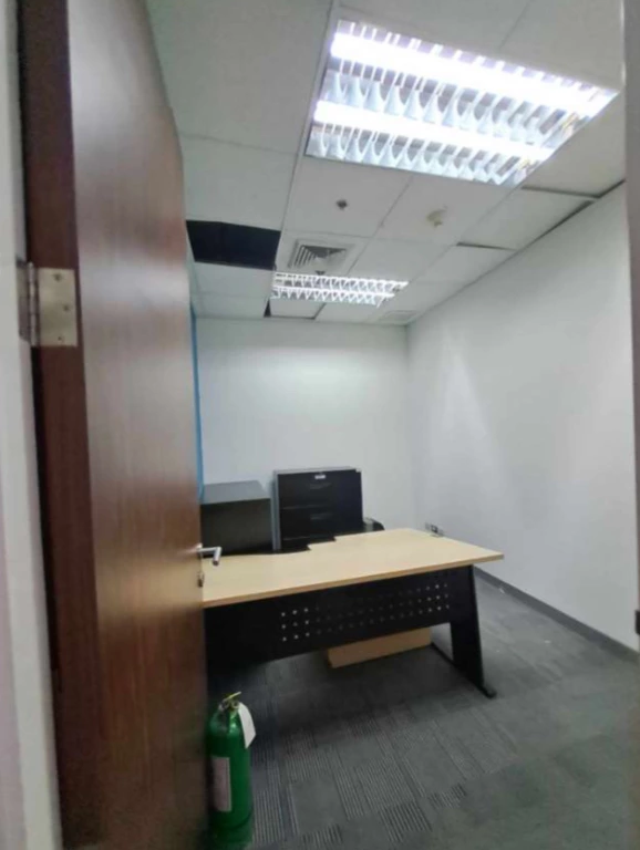 305 Sqm. Office Space In IT Park — Office in Cebu City, Cebu, Philippines — Photo 2