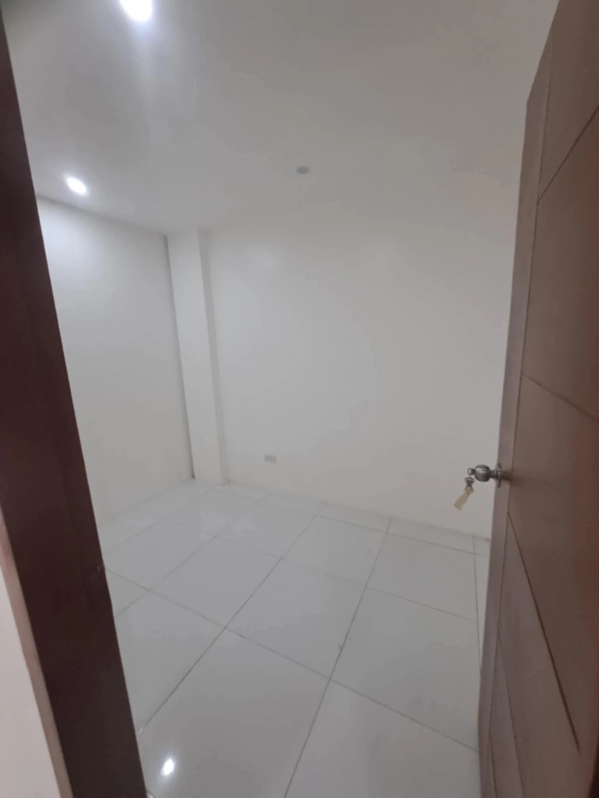 BRANDNEW THREE STOREY TOWNHOUSE FOR SALE NEAR UST WITH TWO CAR GARAGE — Beach House / Resort in Sampaloc, Manila, Metro Manila — Photo 6
