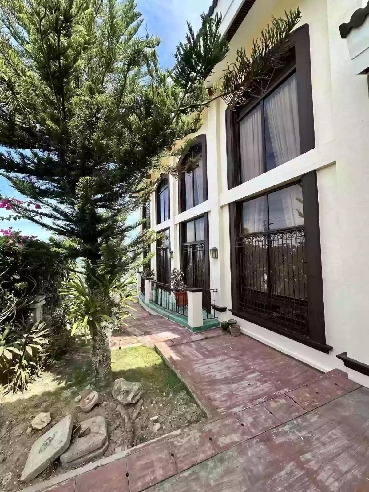 Open photo 16 of 21 — 6 BEDROOM MANSION WITH A MILLION DOLLAR VIEW IN VISTA GRANDE