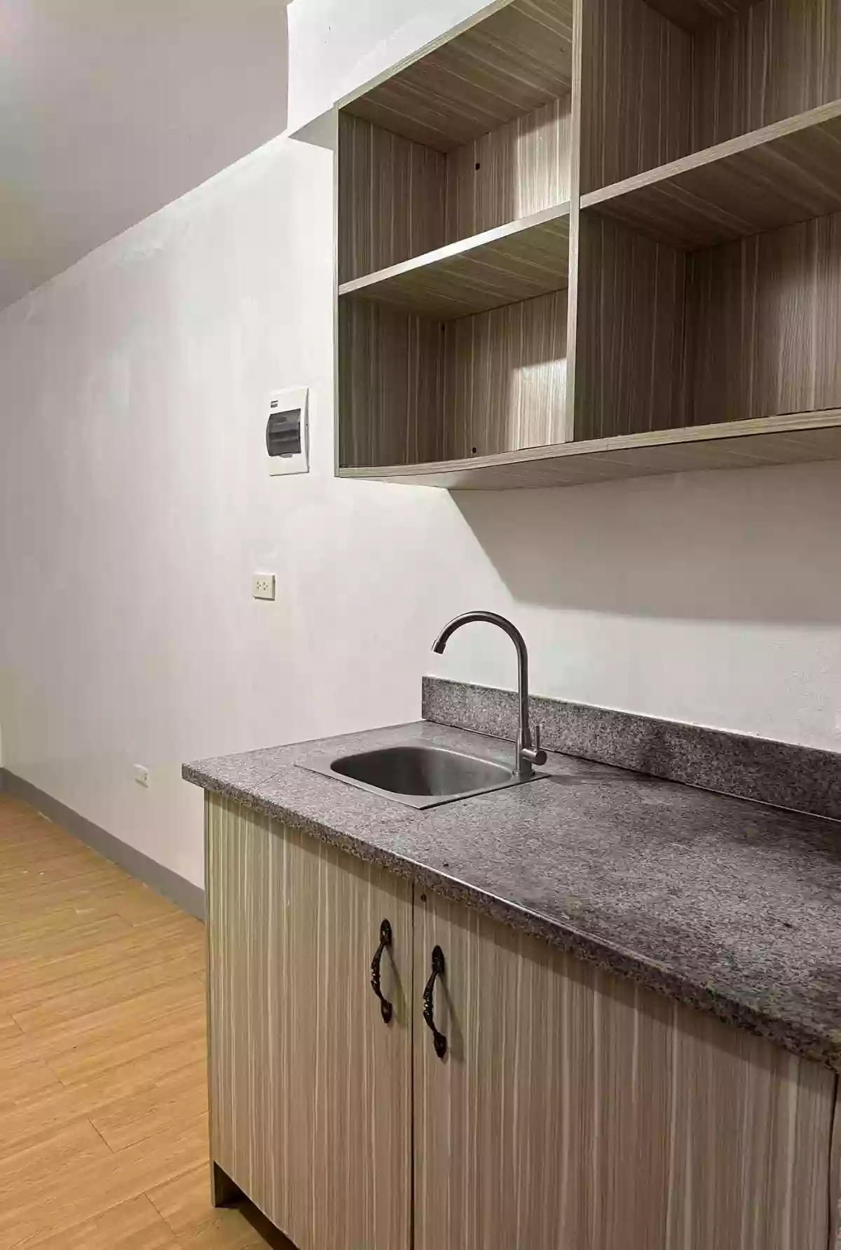 FOR RENT: SEMI FURNISHED 1 BEDROOM UNIT — 1 Bedroom in Naya Road, Cebu City, Central Visayas — Photo 4