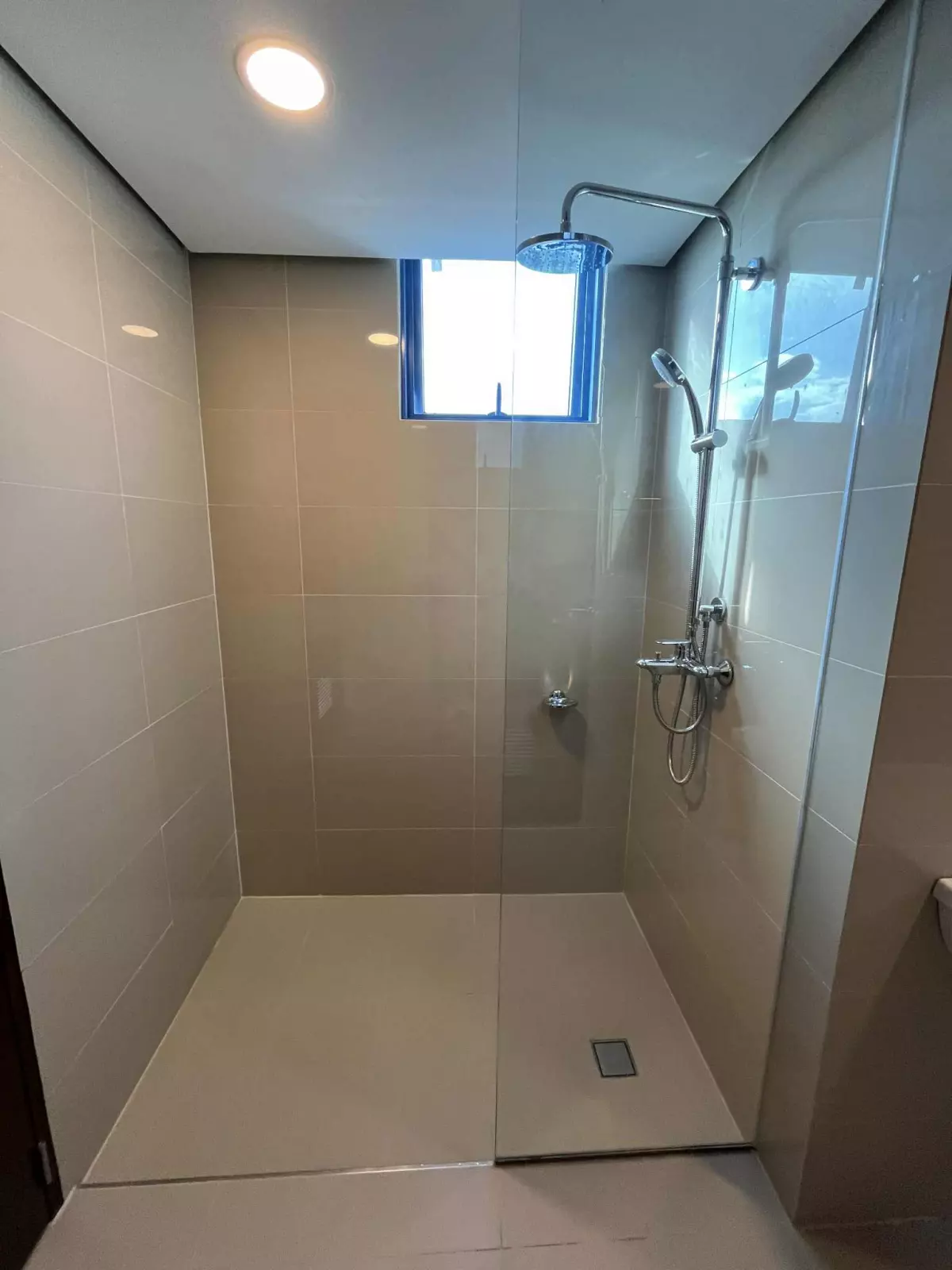 Open photo 14 of 18 — FOR SALE 1 BR PREMIUM CORNER UNIT WITH PARKING AND BALCONY IN 38TH PARK AVENUE