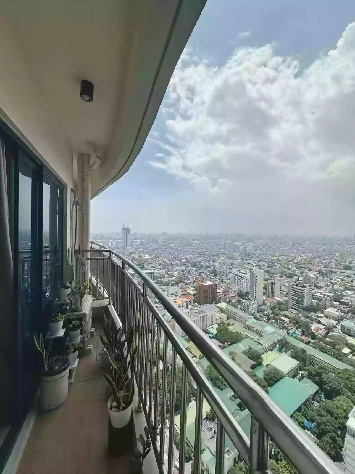 R square Residences