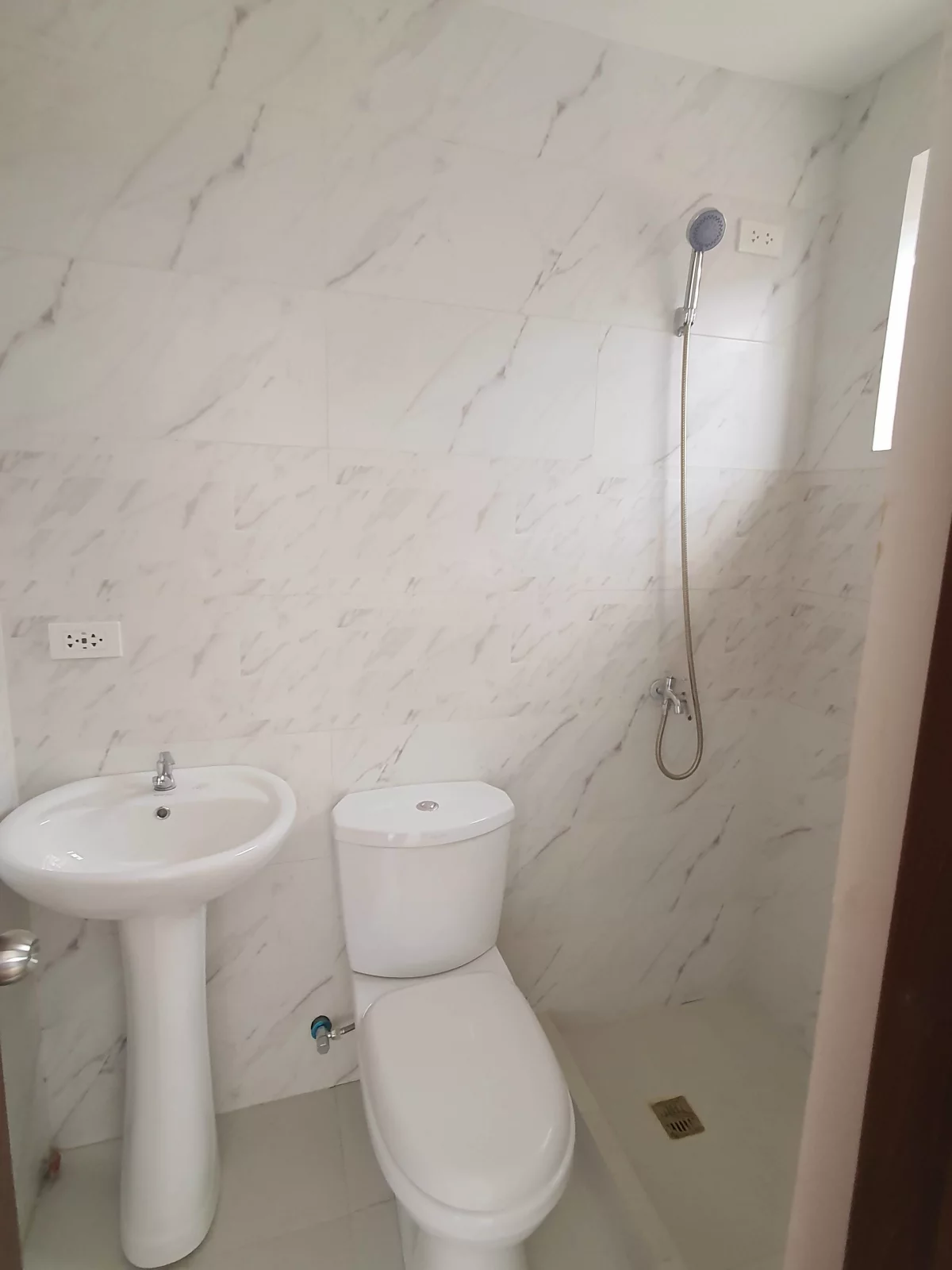 Open photo 11 of 20 — 3 Berdoom Ready to Occupy House and Lot in Labangon