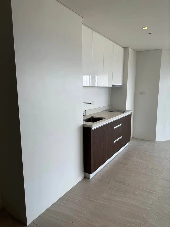 Open photo 12 of 23 — 2 Br Corner with Balcony 20th Floor Condominium Tambuli For Sale