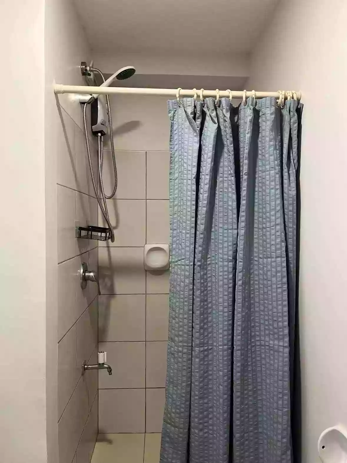HORIZONS 101 2 BEDROOM unit - Fully Furnished FOR SALE — 2 Bedrooms in Cogon Ramos, Cebu City, Cebu — Photo 3