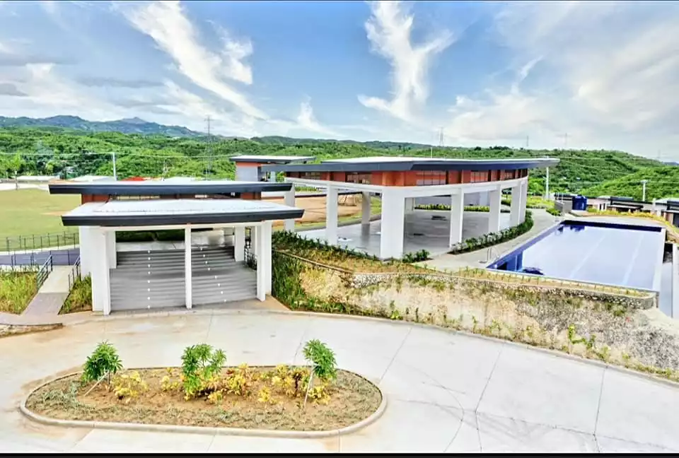 VERY RUSH FOR ASSUME TOWNHOUSE END-UNIT AT AMOA — Townhouse in Compostela, Cebu, Philippines — Photo 3