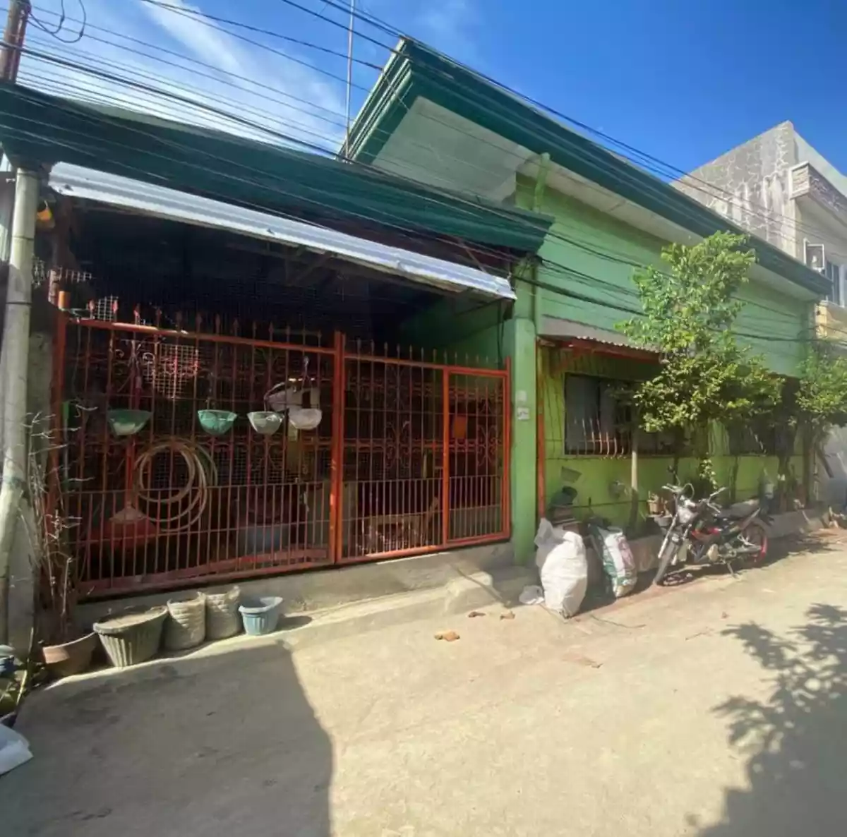 House and Lot (Boarding House) For sale