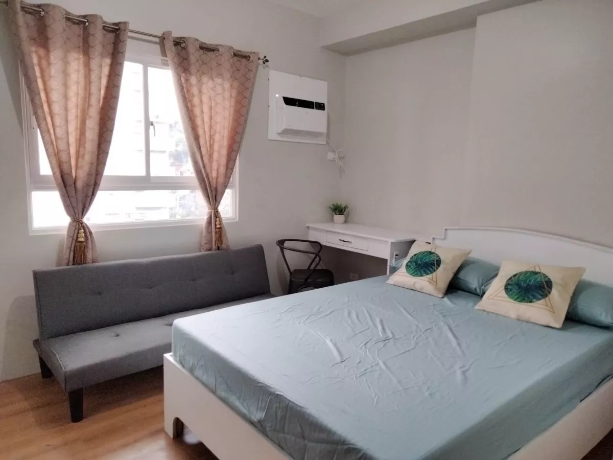 FOR SALE STUDIO UNIT WITH PARKING
