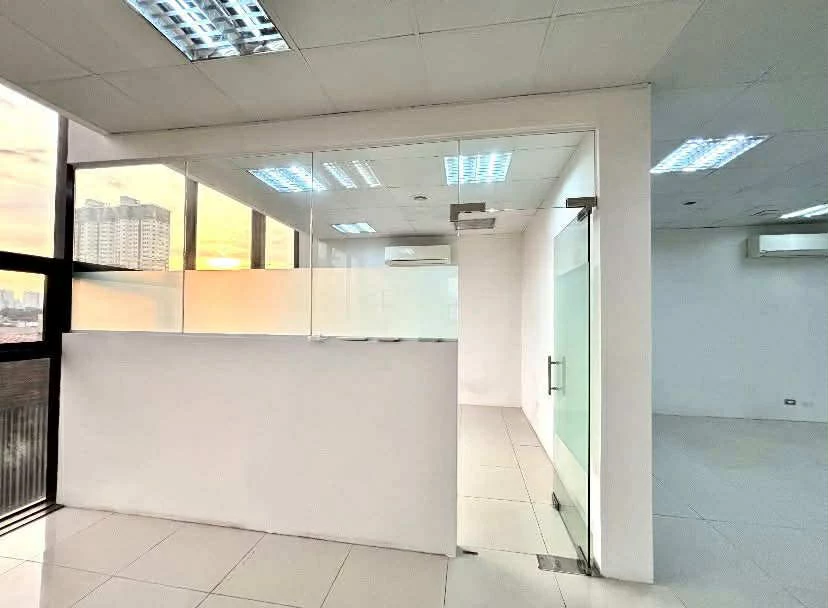175.89 Sqm. Office Space For Rent In AS Fortuna — Office in Mandaue, Cebu, Philippines — Photo 4