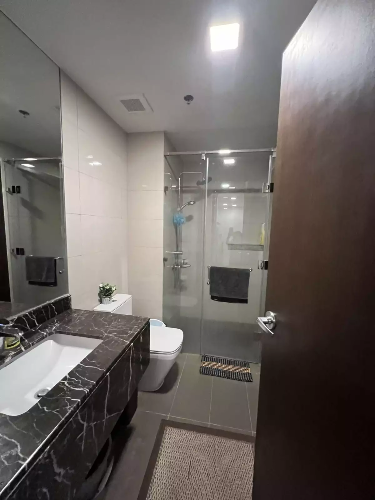Open photo 11 of 13 — One Bedroom Condominium For Rent At The Alcoves Ayala Cebu