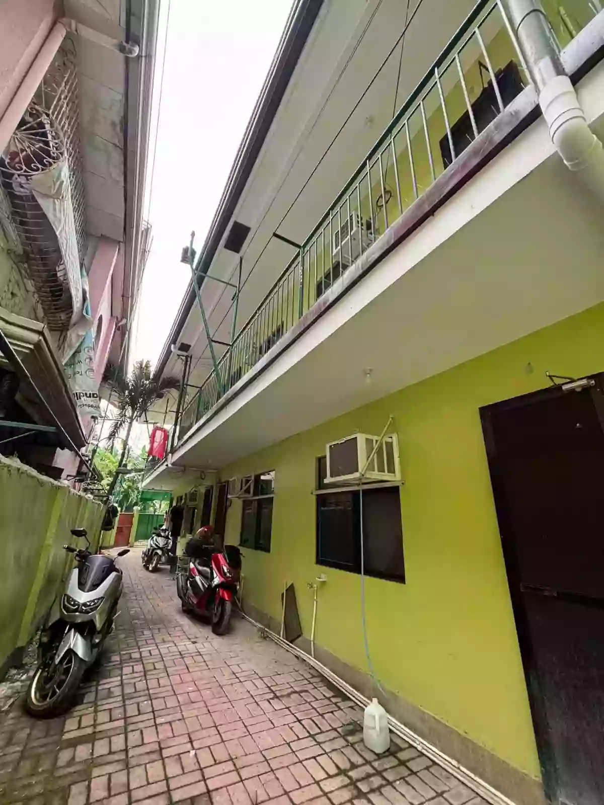 FOR SALE – Income-Generating Apartment + 3-Storey House — Apartment in Minglanilla, Cebu, Philippines — Photo 2