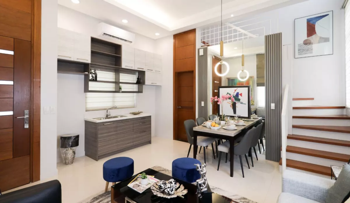 MODERN LUXURIOS TOWNHOUSE FOR SALE IN EDSA MUNOZ STARTS AT P13M UP! — Townhouse in Metro Manila, Philippines — Photo 5