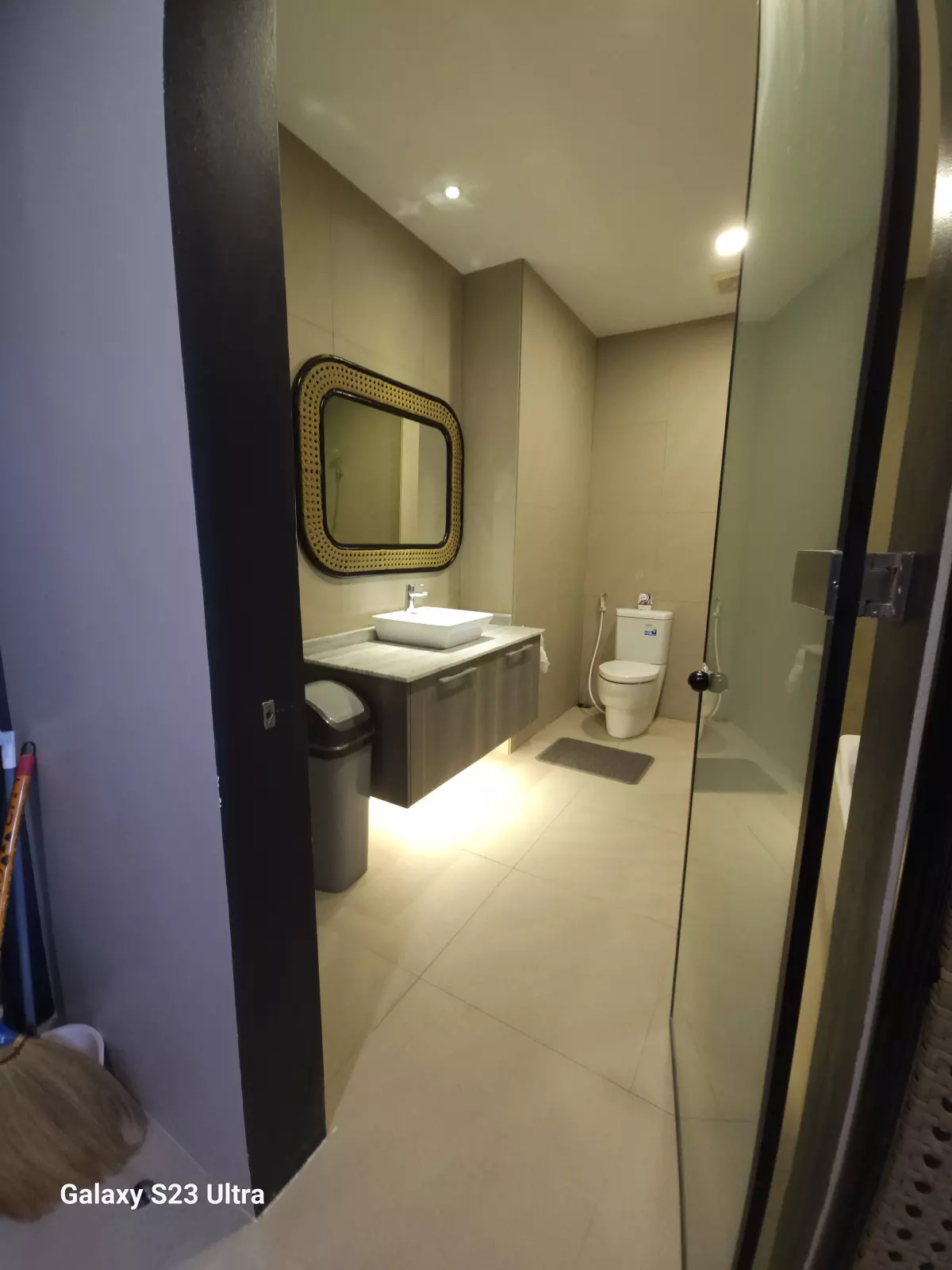 STUDIO UNIT FOR SALE FULLY FURNISHED IN THE REEF RESIDENCES — Studio in Lapu-Lapu City, Philippines — Photo 2