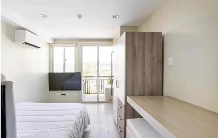 FOR SALE BRANDNEW FULLY FURNISHED MOUNTAINVIEW CORNER UNIT WITH BALCONY IN CITYSCPAE GRAND TOWER — Studio in Archbishop Reyes Avenue, Cebu City, Cebu — Photo 3