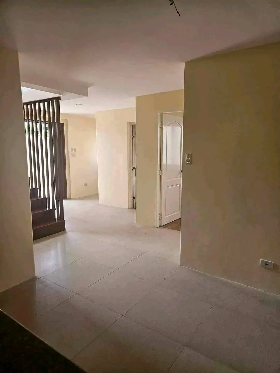 House & Lot For Sale ( Exclusive Subd ) in the main road of McArthur Highway Valenzuela City — House and Lot in Valenzuela City — Photo 2