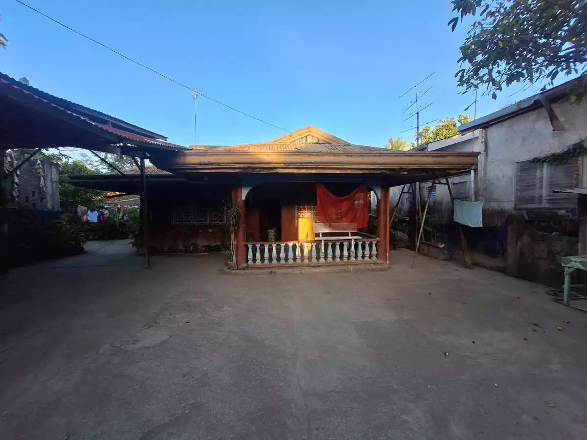 Main House: BUNGALOW WITH 4 BEDROOMS AND 3 DOOR APARTMENT — House and Lot in Carmen, Cebu, Philippines — Photo 2
