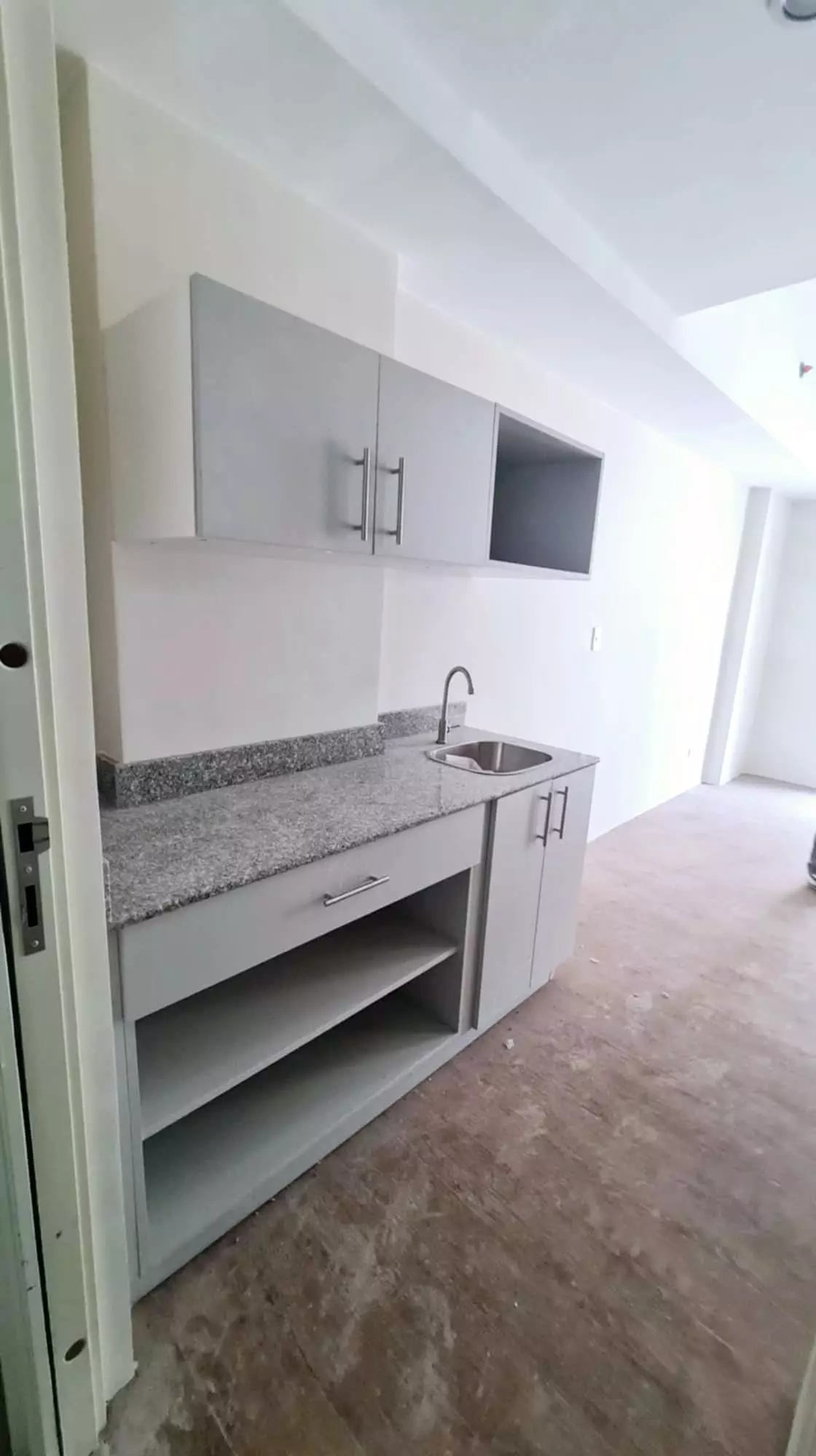 READY FOR OCCUPANCY 27 SQM STUDIO WITH BALCONY FOR SALE — Studio in Lapu-Lapu City, Cebu — Photo 6