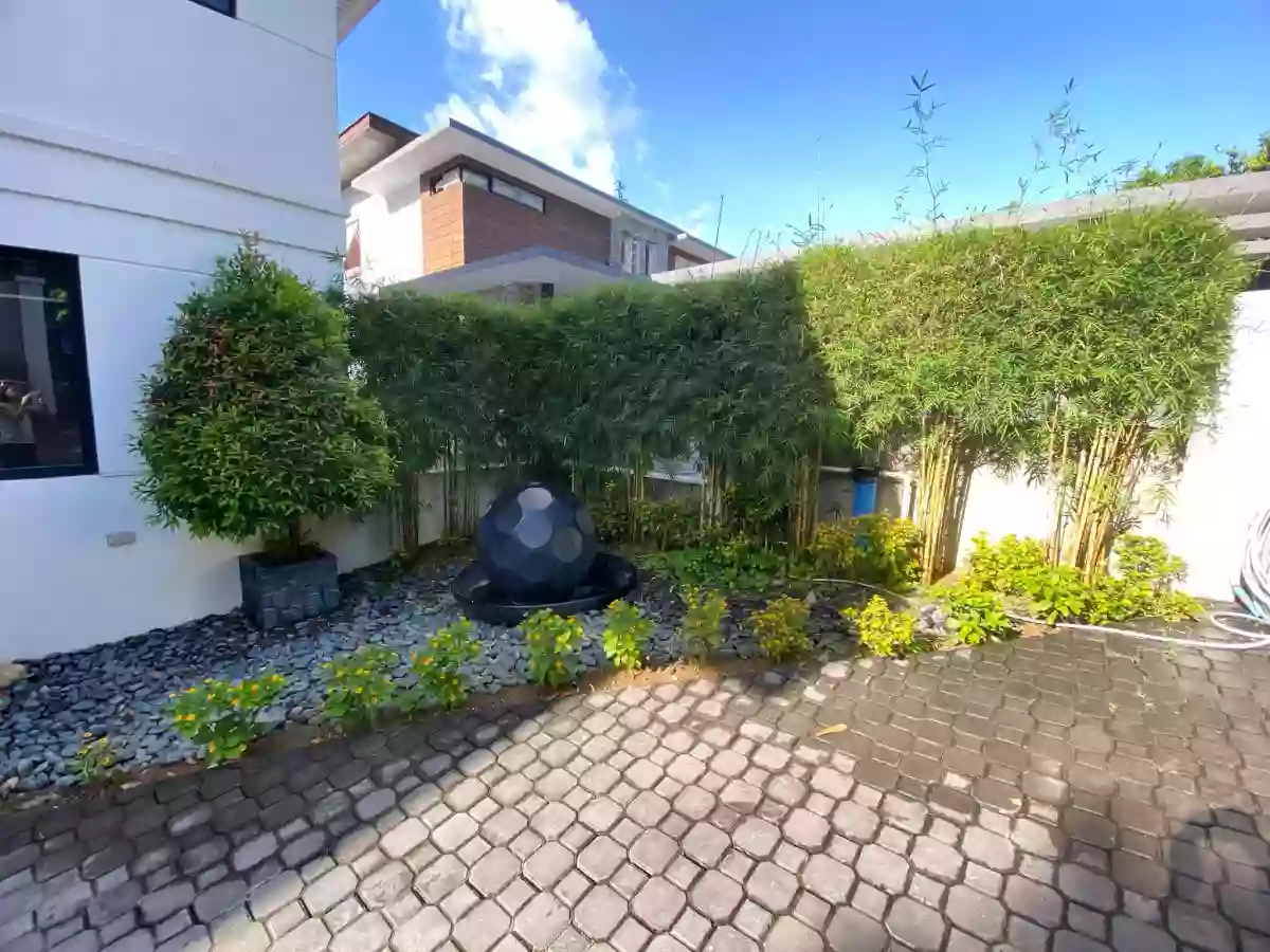 Open photo 11 of 61 — Maria Luisa House for Sale