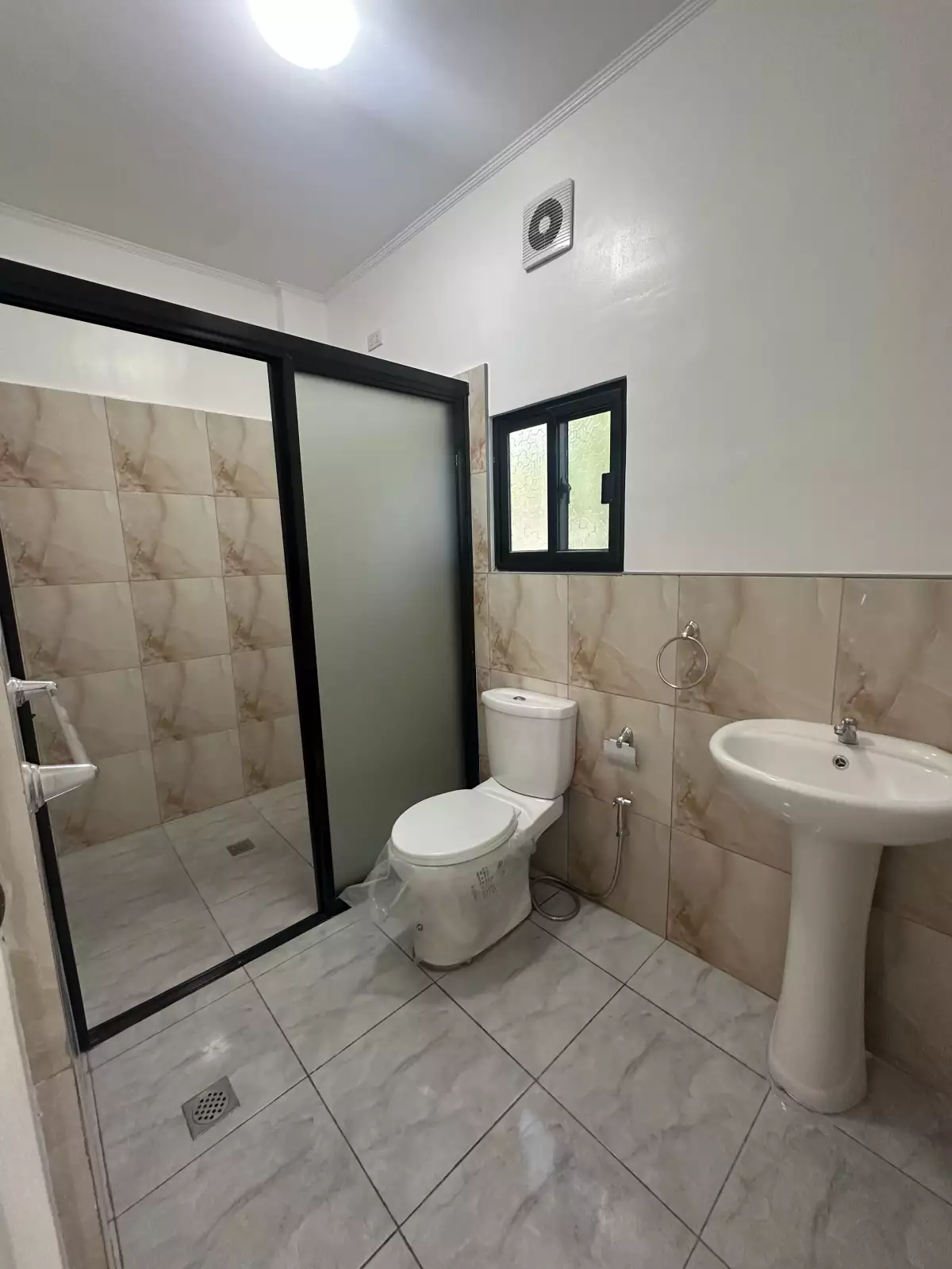 4 bedroom and newly built townhouse for rent — Townhouse in Cebu South Road, Minglanilla, Cebu — Photo 5