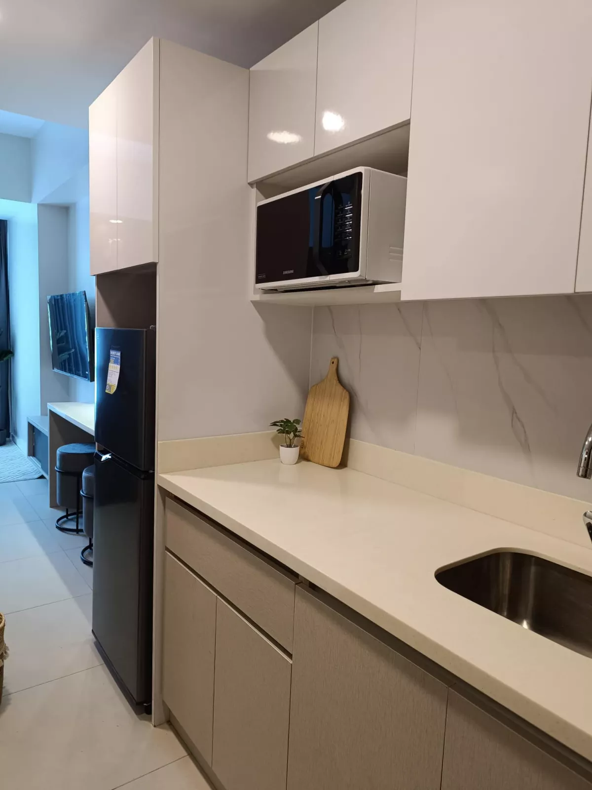 Open photo 11 of 17 — 38 Park Studio Fully Furnished for rent