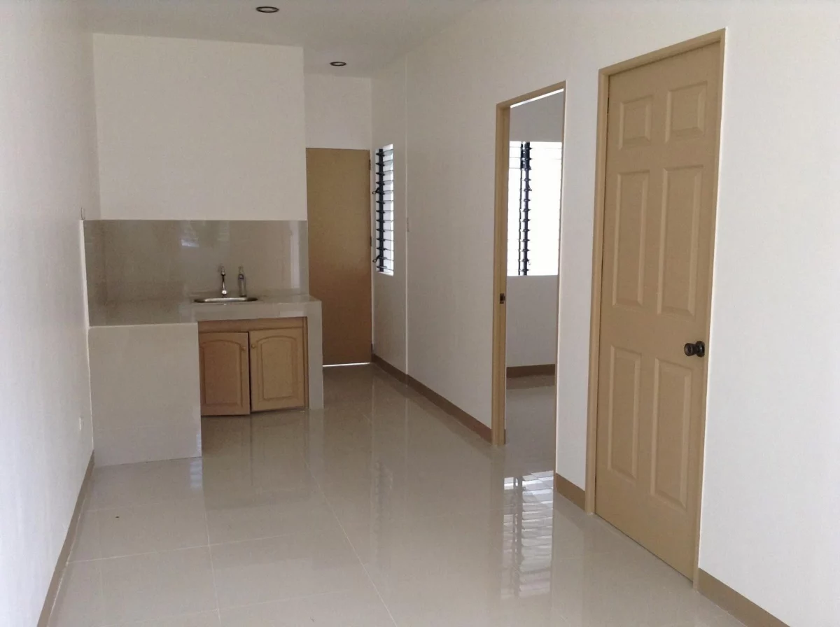 FOR SALE: FULLY OCCUPIED APARTMENT WITH SOLAR PANEL — Apartment in Mandaue City, Cebu, Philippines — Photo 4