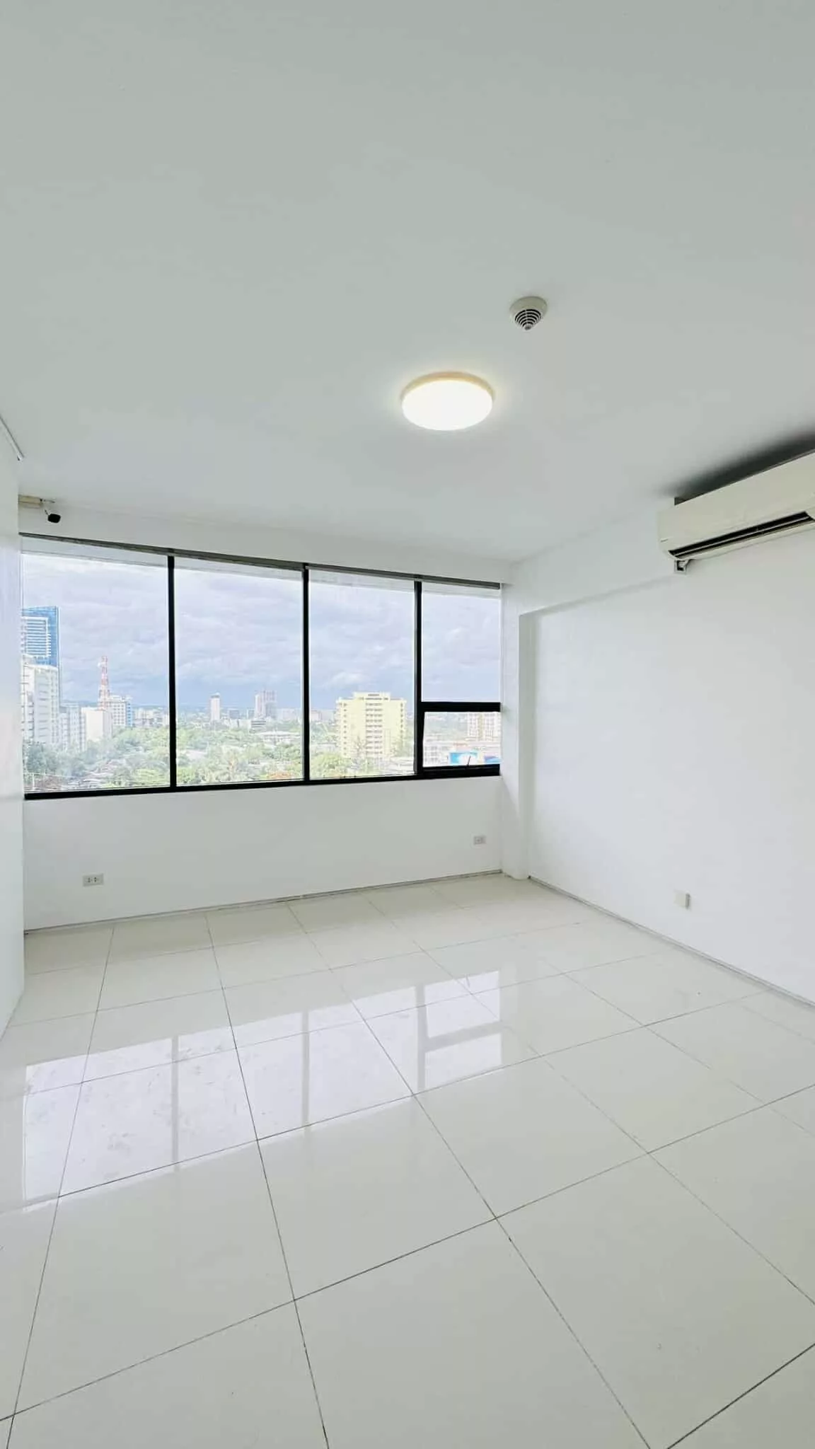 FOR SALE HOME OFFICE IN AVENIR — Studio in Waterfront Drive, Cebu City, Central Visayas — Photo 2