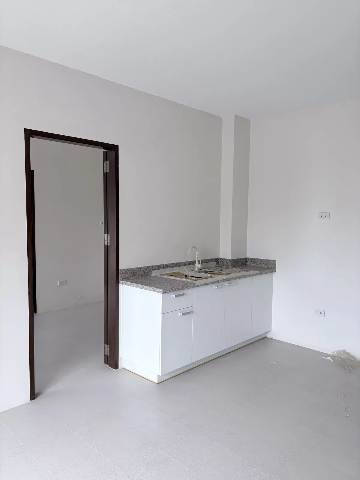 NEW 2 BEDROOM CONDOMINIUM FOR SALE — 2 Bedrooms in Rahmann Street, Cebu City, Philippines — Photo 3