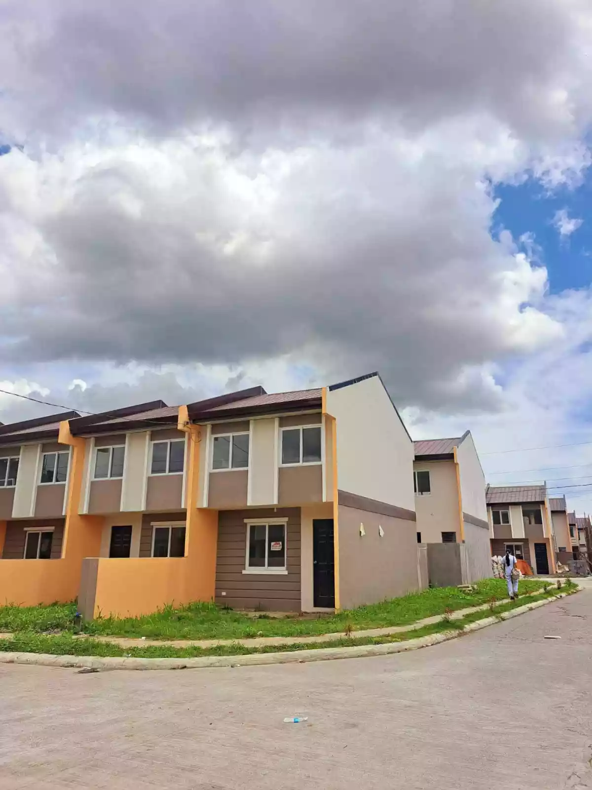 House and Lot in Grandvale 3