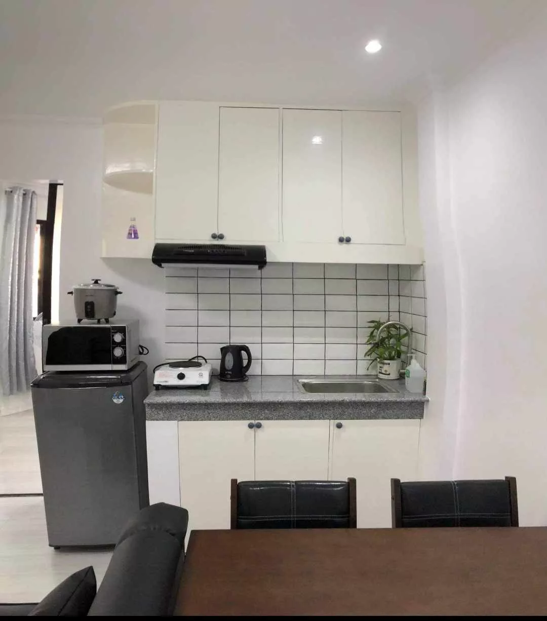 Semi Furnished 1 Bedroom Condo in the heart of Cebu City — 1 Bedroom in Dionisio Jakosalem Street, Cebu City, Cebu — Photo 5