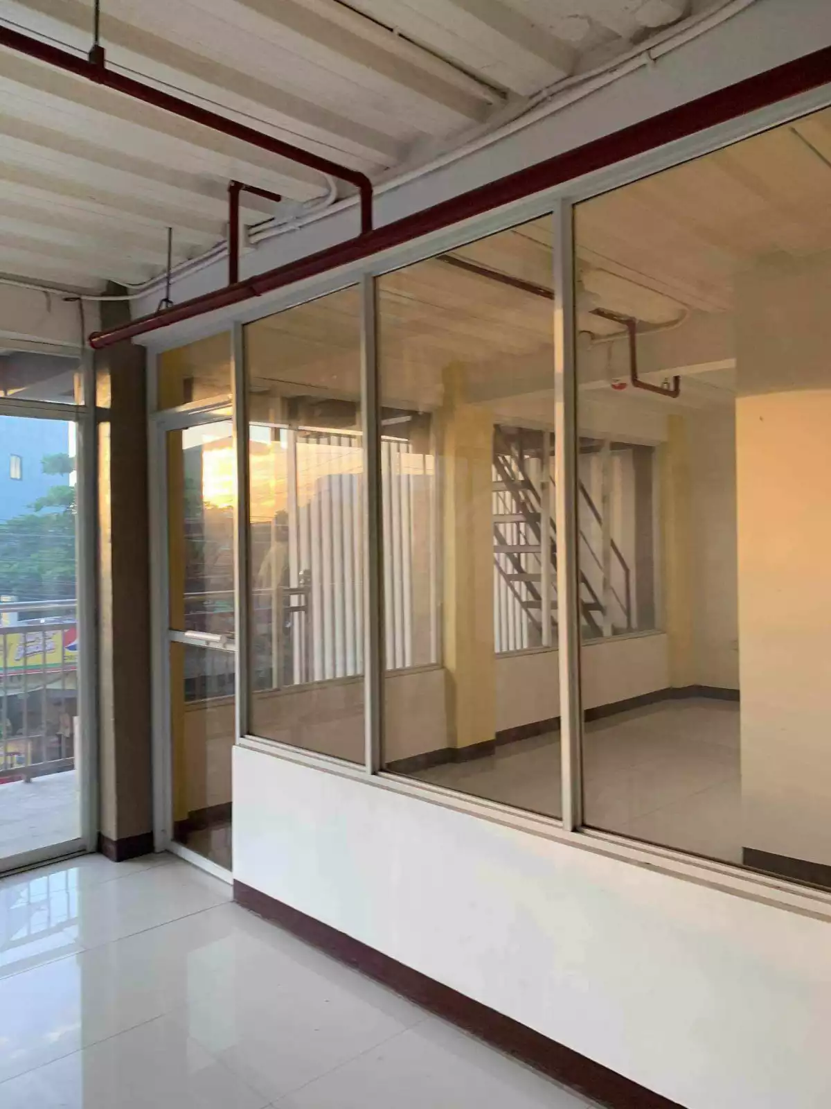 Commercial for rent — Building in Lapu-Lapu City, Cebu, Philippines — Photo 2
