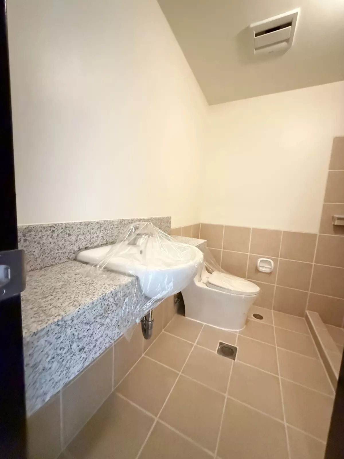 Open photo 12 of 14 — Brand New 2BR Penthouse Unit at Calathea Place by DMCI, Sucat Parañaque
