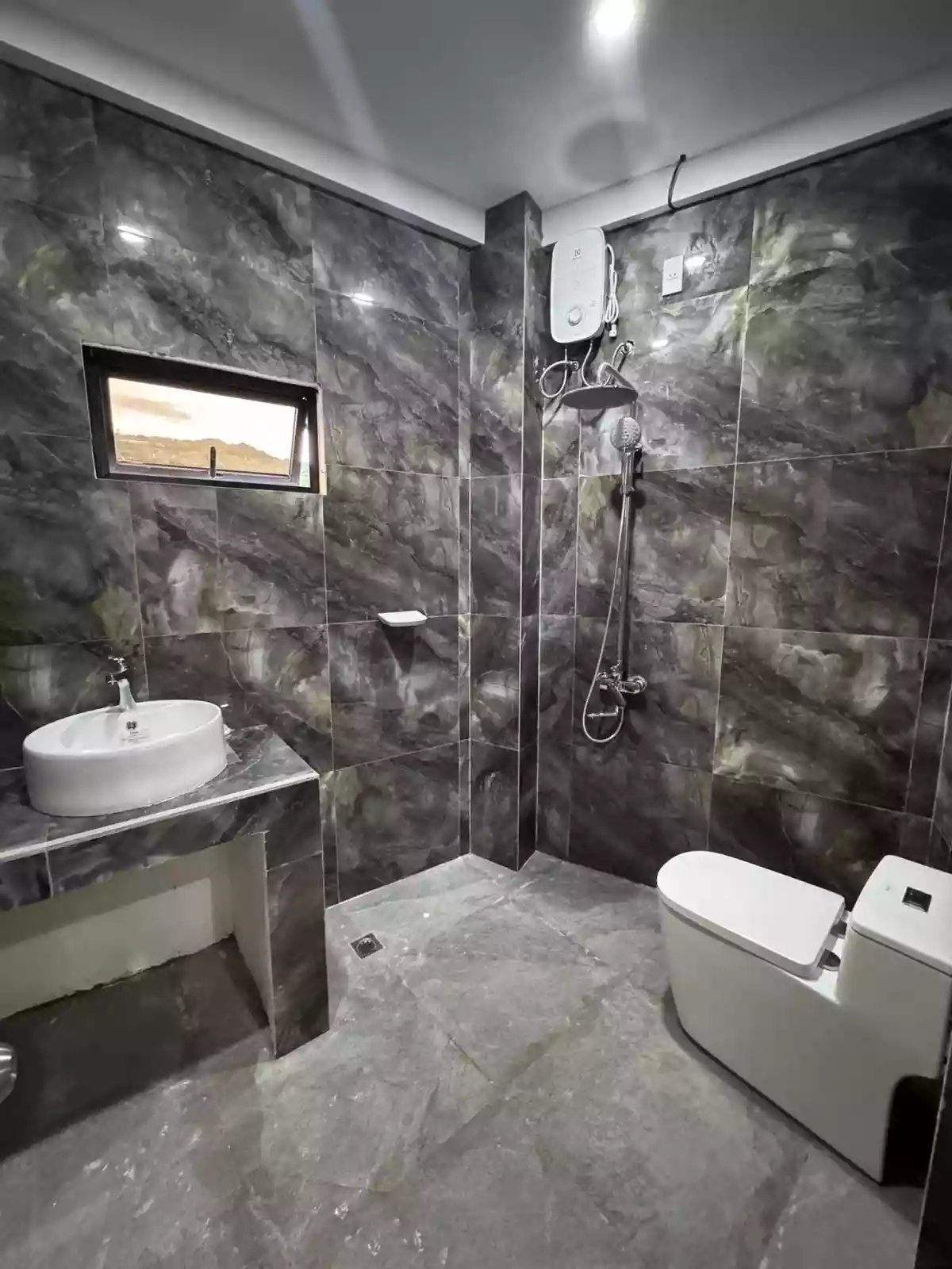 FOR SALE! BRAND NEW HOUSE AND LOT WITH SWIMMING POOL (RFO) — House and Lot in Cebu City, Cebu, Philippines — Photo 5