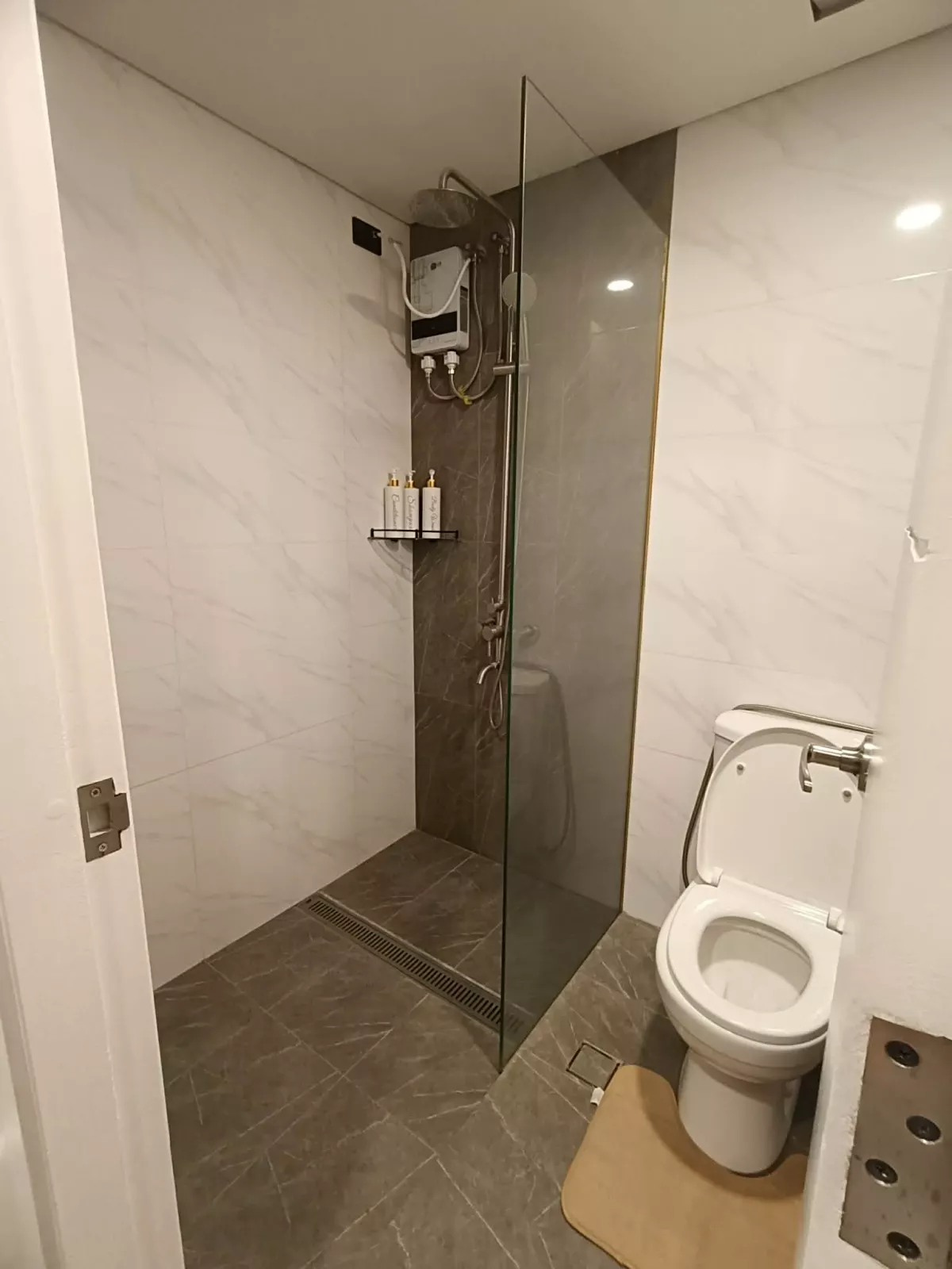 For Sale 1 Bedroom Condo City View in Le Menda Residences Busay — 1 Bedroom in Cebu Transcentral Highway, Cebu City, Cebu — Photo 2