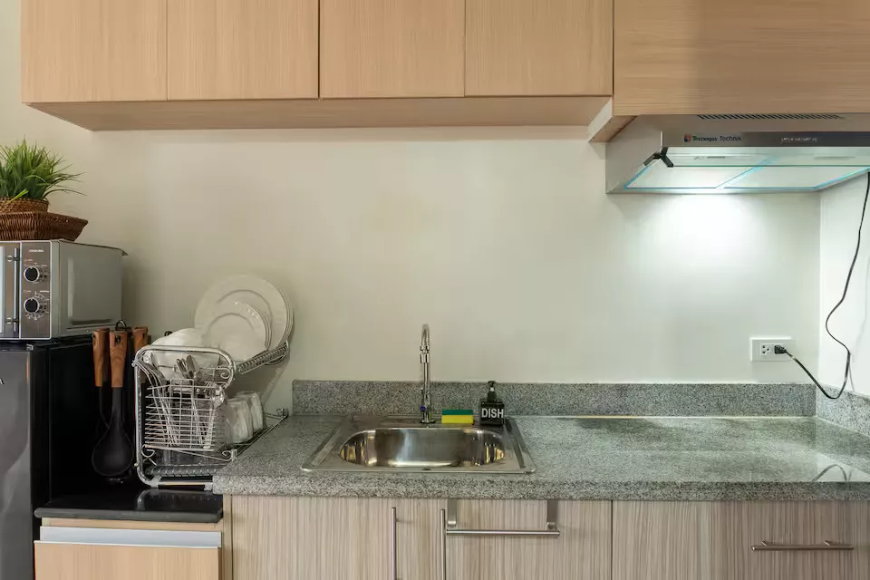 Open photo 11 of 12 — Cozy & Affordable Studio for Rent at Casa Mira Towers Labangon – Fully Equipped with WiFi & Netflix