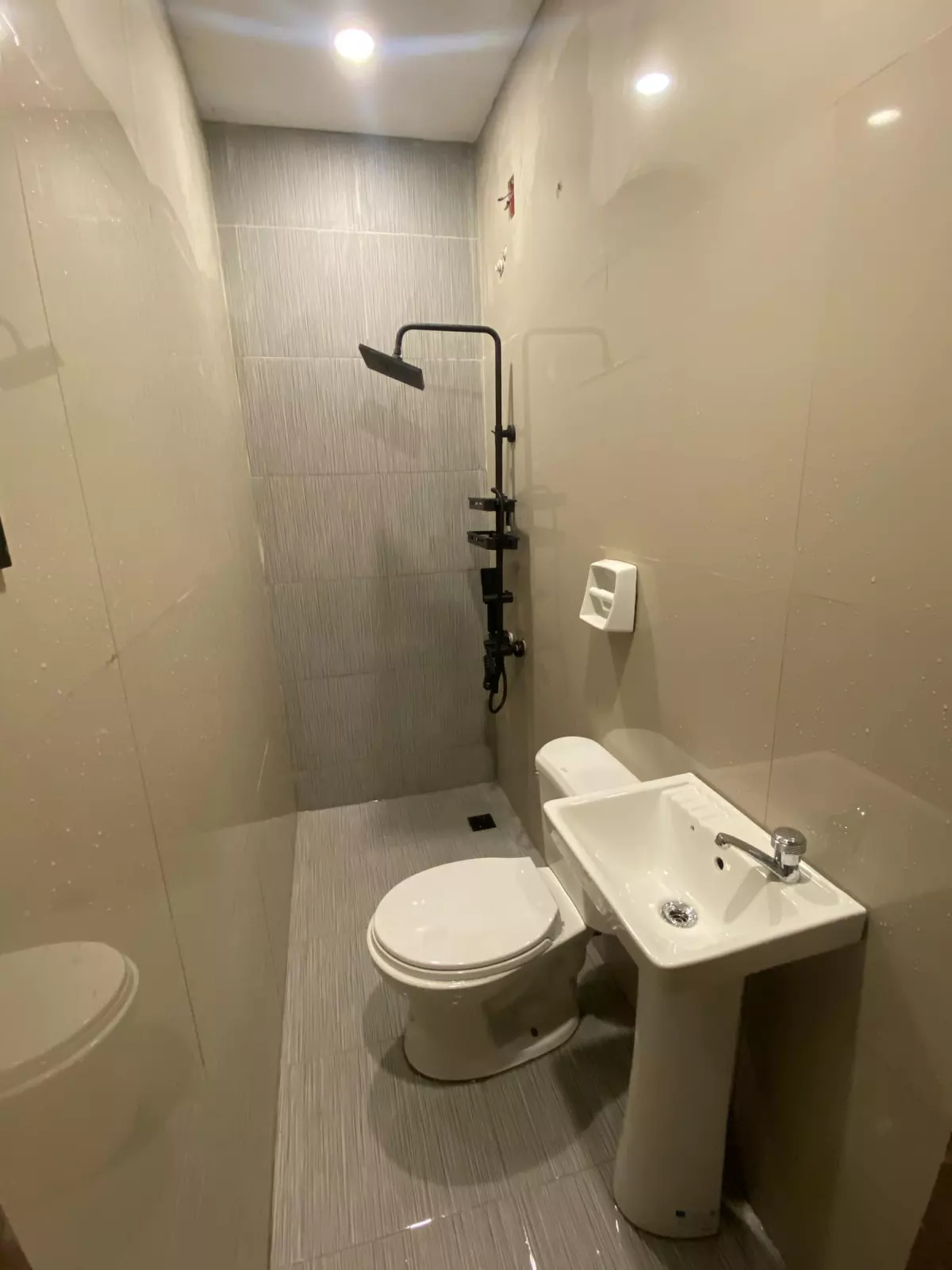 Open photo 14 of 16 — RFO HOUSE & LOT IN CORONA DEL MAR (BEACHFRONT SUBD) POOC TALISAY