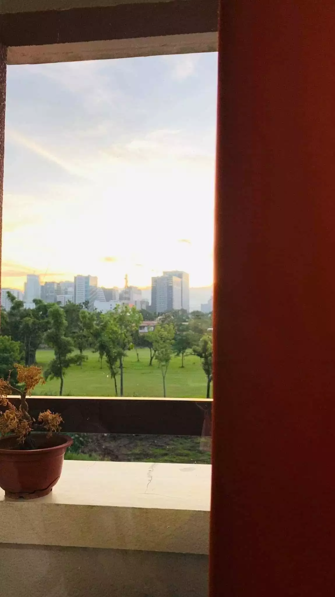 2 BEDROOM  with balcony FURNISHED AT ONE OASIS (corner unit) — 2 Bedrooms in Pres. Magsaysay Street, Cebu City, Philippines — Photo 2