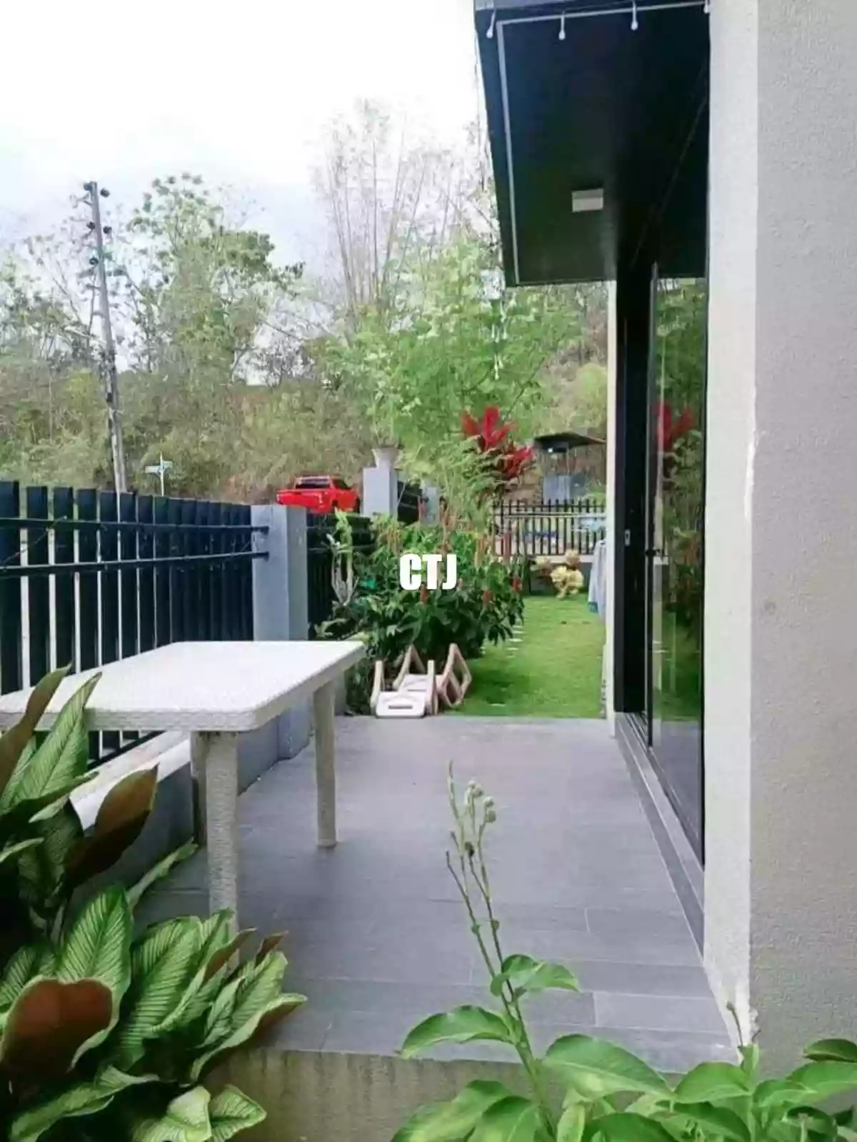 RUSH ASSUME / SALE RARE CORNER HOUSE AND LOT IN TALAMBAN CEBU CITY — House and Lot in Upper Bacayan, Cebu City, Cebu — Photo 3