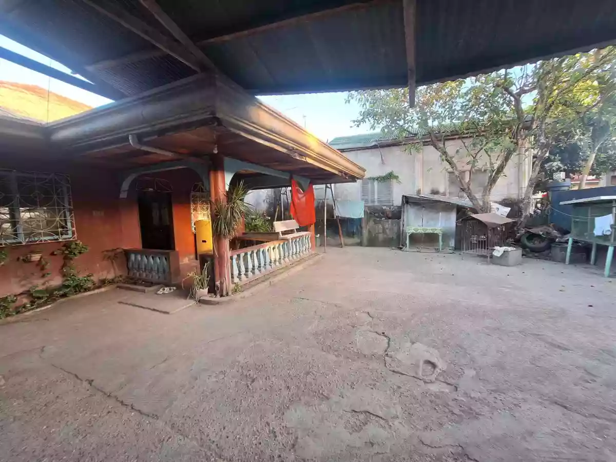 Main House: BUNGALOW WITH 4 BEDROOMS AND 3 DOOR APARTMENT