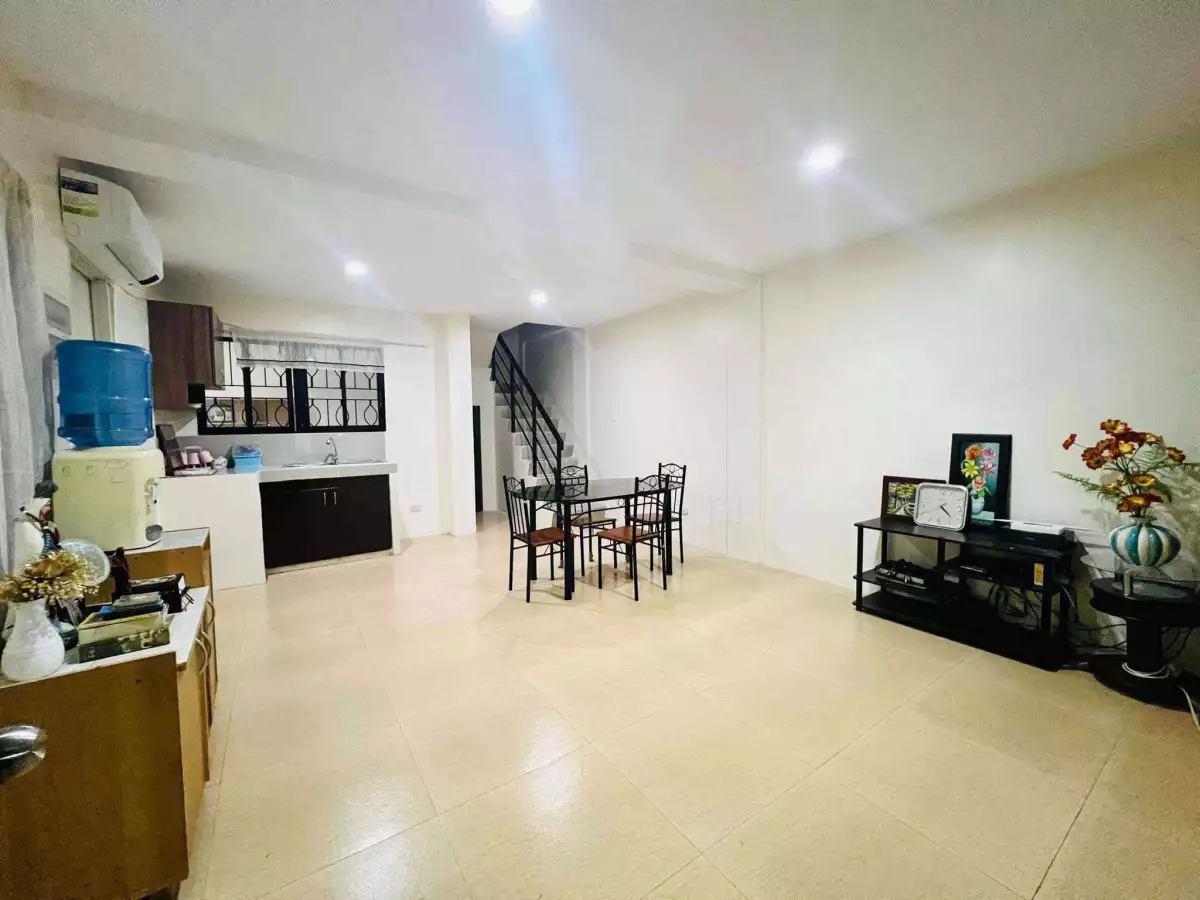 HOUSE AND LOT IN LAPU - LAPU — House and Lot in Philippines — Photo 4