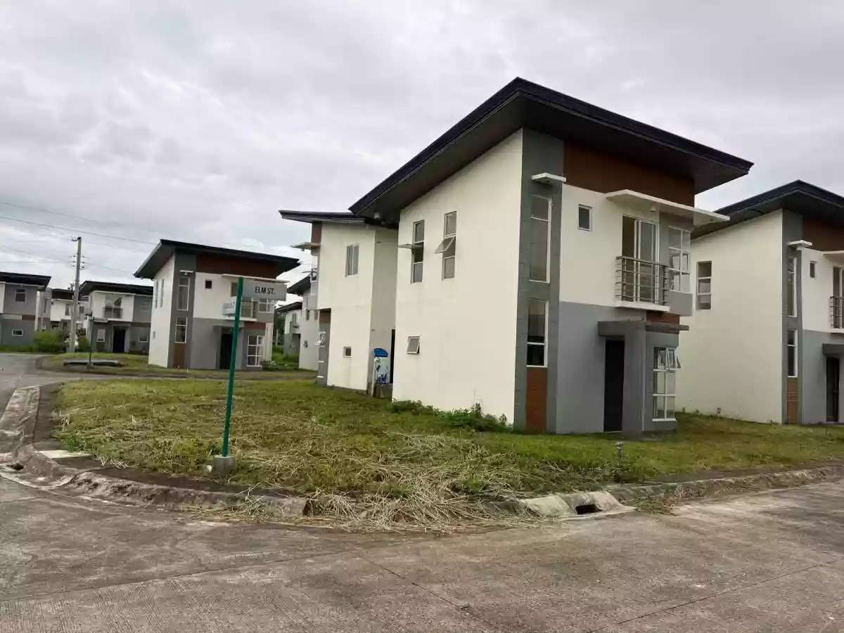 For assume — House and Lot in Burgos Avenue, Bacolod, Negros Occidental — Photo 3