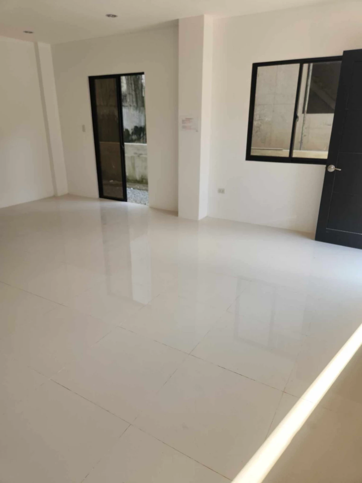 Open photo 13 of 13 — Minglanilla Highlands Property Duplex House