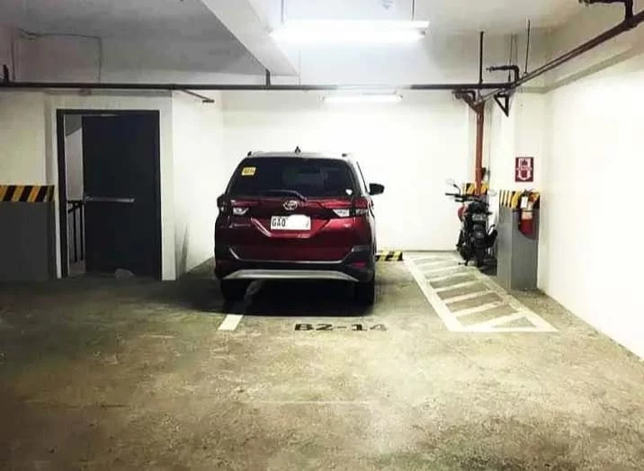 FOR SALE/ASSUME 1BEDROOM UNIT WITH PARKING SPACE