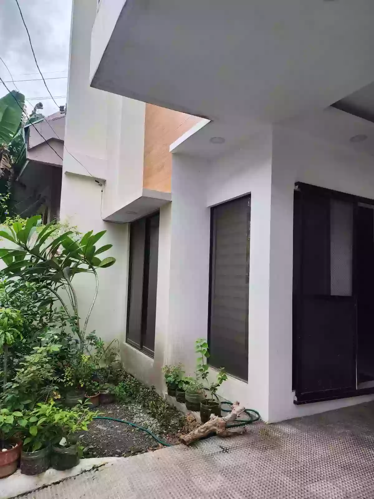 Open photo 13 of 14 — House & Lot with Unfinished Apartment