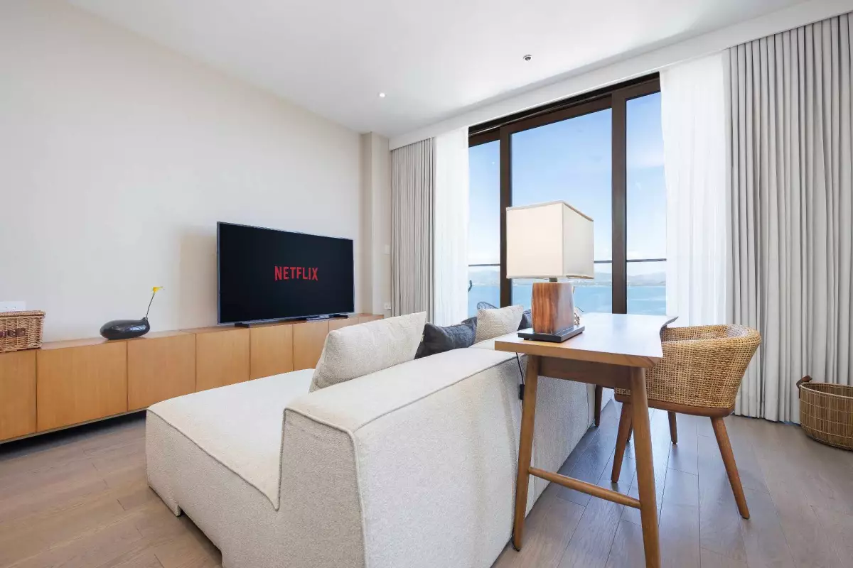 BARGAIN SALE 1BR CONDO AT SHERATON MACTAN — 1 Bedroom in Cebu — Photo 5