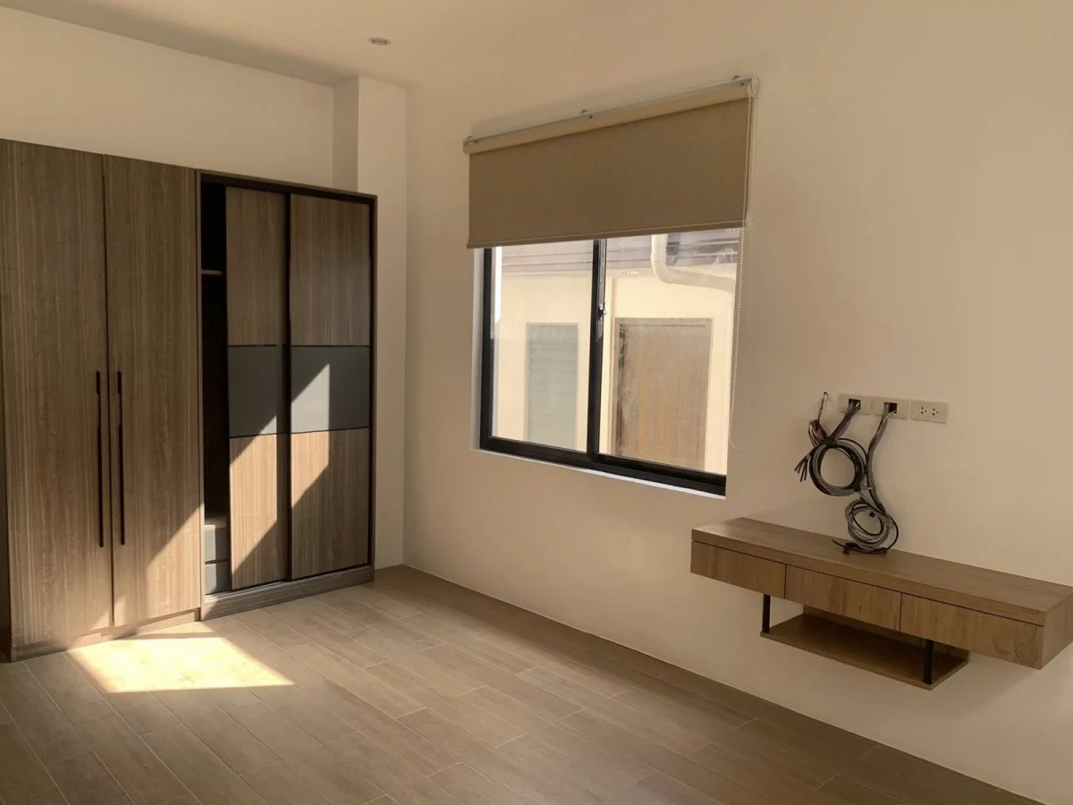 Open photo 19 of 20 — Bungalow House FOR RENT in Mabolo 